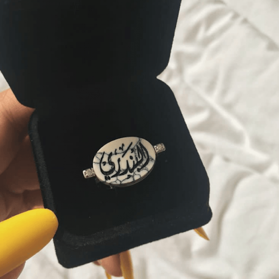 خاتم ملكي فاخر بحجر الصدف الطبيعي بتصميم أنيق ومميز