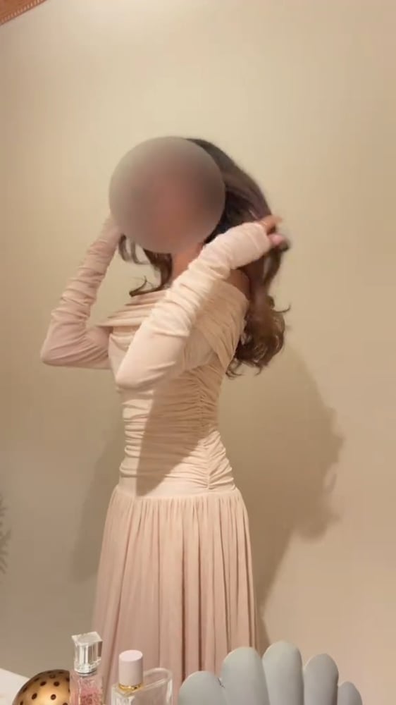 فستان باكتاف مكشوفه