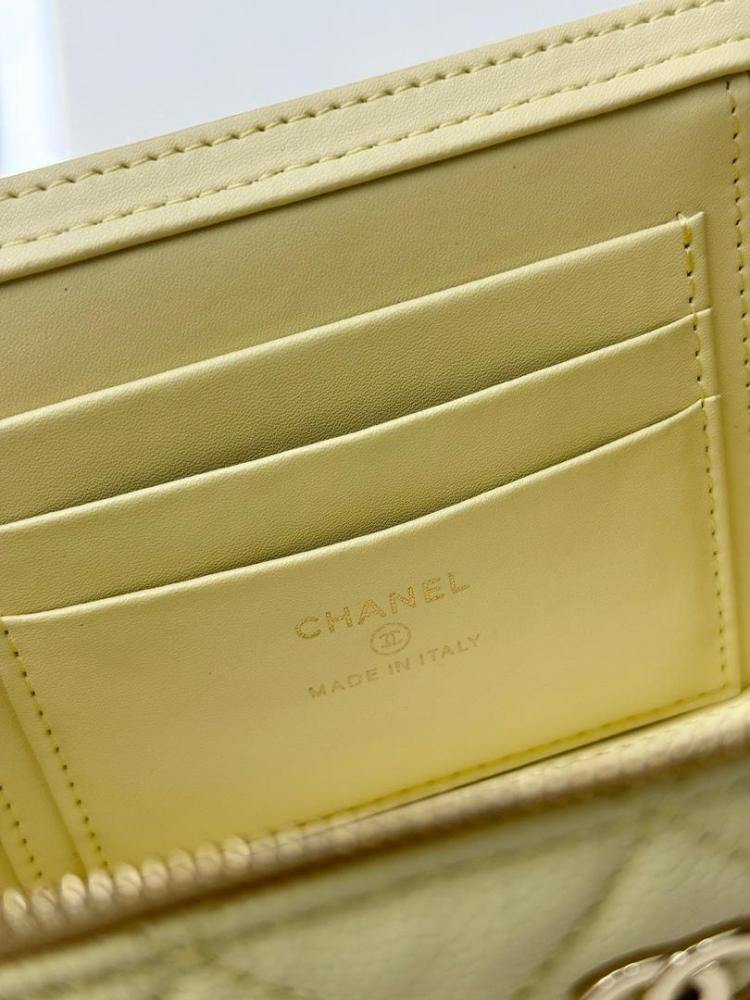Small Vanity Case with Chain