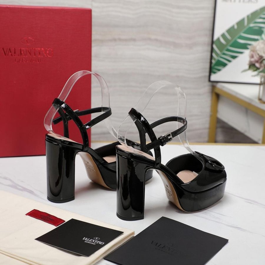 VLOGO SIGNATURE PLATFORM SANDAL IN PATENT LEATHER 115MM