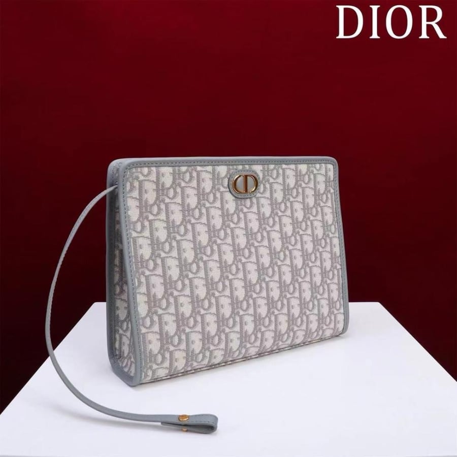 30 Montaigne Dea Pouch