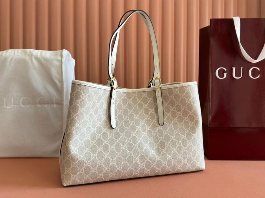 GG Emblem medium tote bag