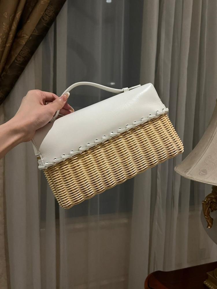 Extra Pocket L27 wicker