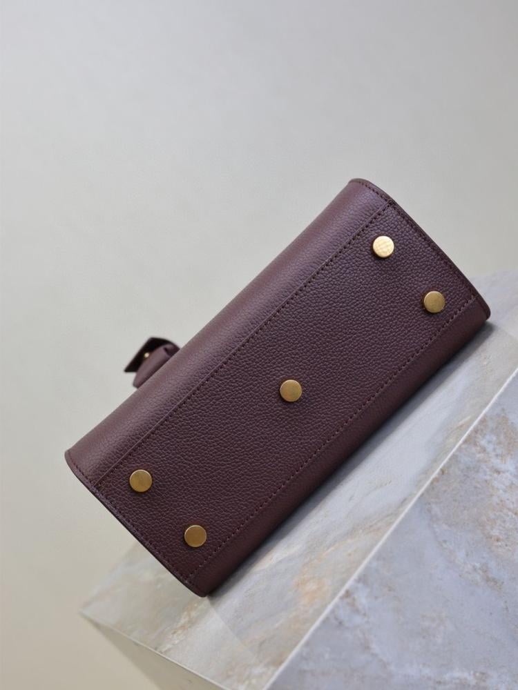 SAC DE JOUR NANO IN GRAINED LEATHER