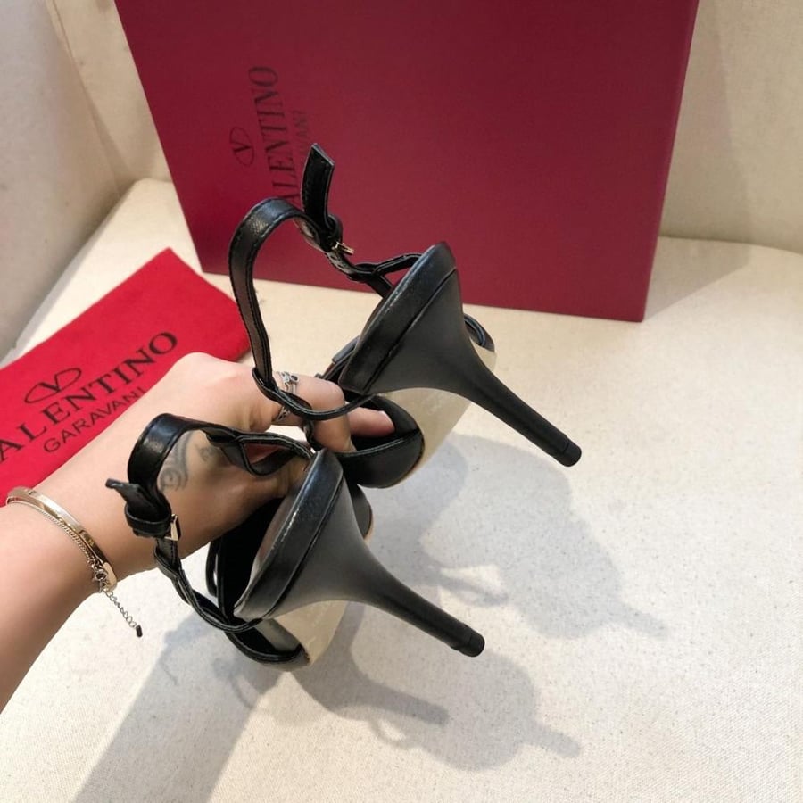 VLOGO SIGNATURE CALFSKIN SLINGBACK PUMP 80MM / 3.15 IN