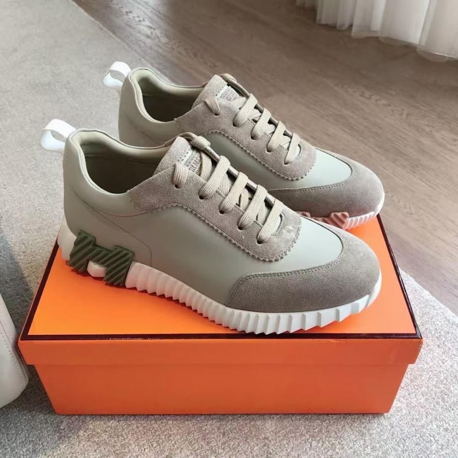 Bouncing Sneaker