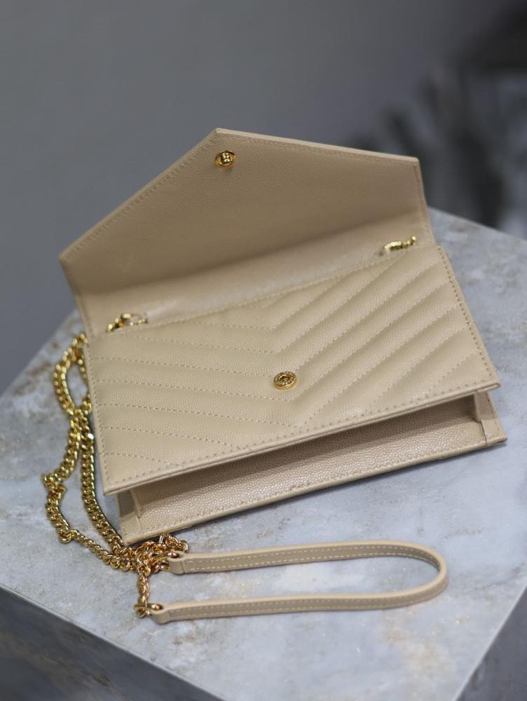 CASSANDRE CHAIN WALLET IN MATELASSÉ LEATHER