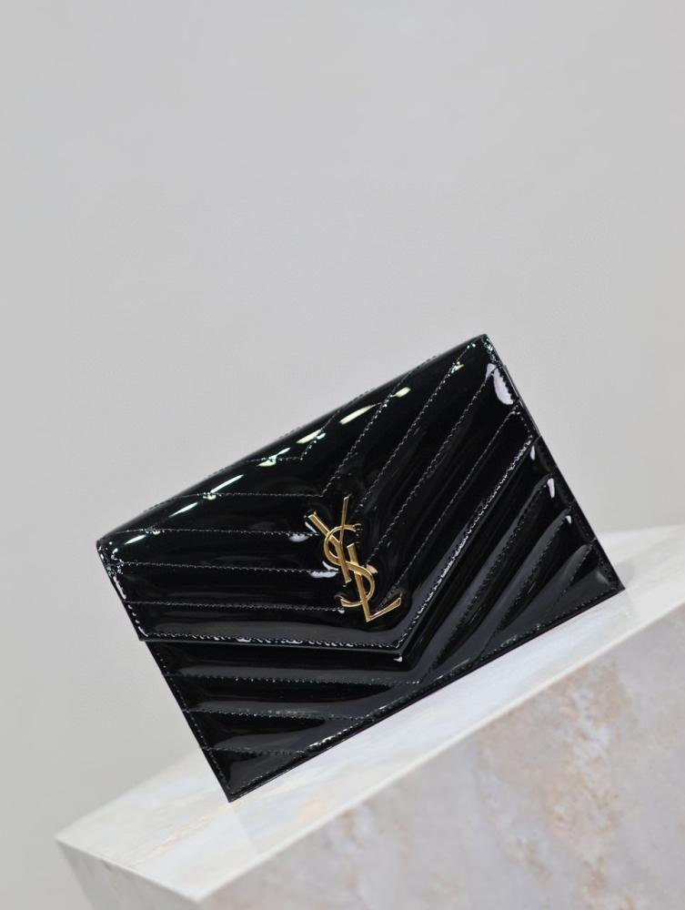 CASSANDRE ENVELOPE CHAIN WALLET IN PATENT LEATHER