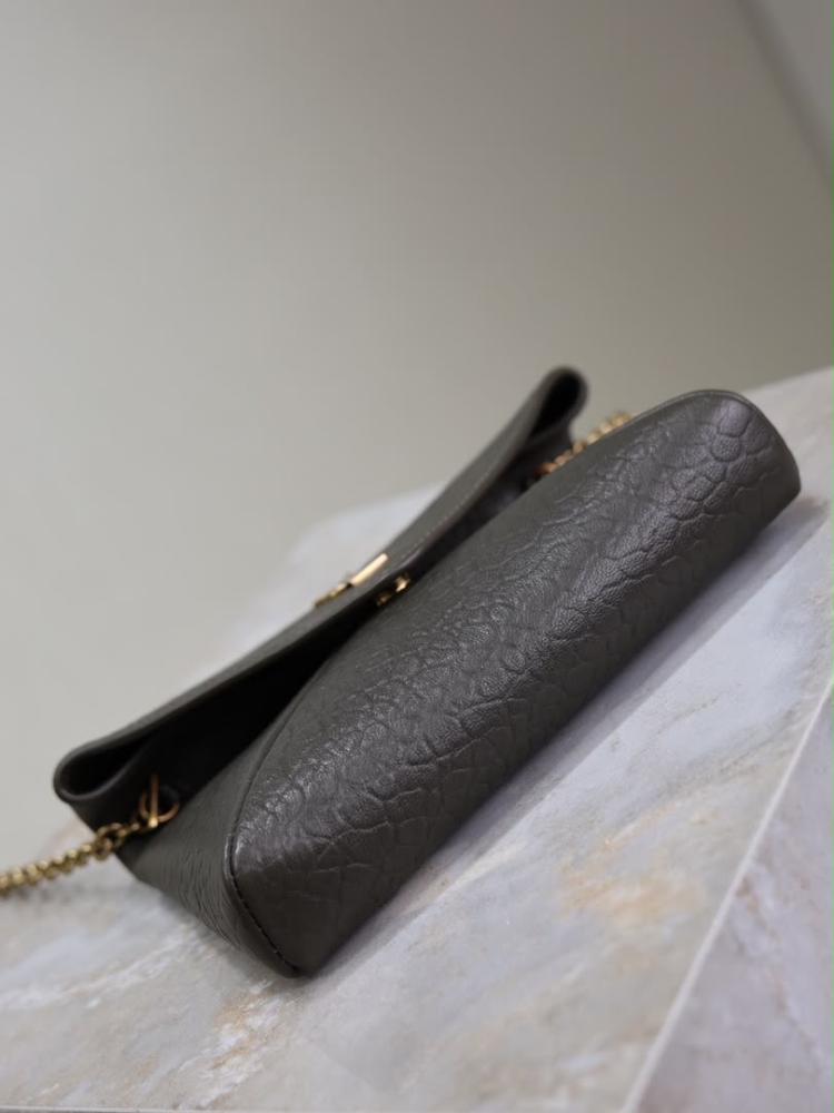 CASSANDRE POUCH ON CHAIN IN LAMBSKIN