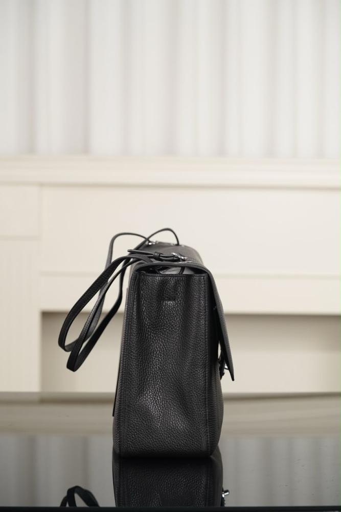 MAXI FLAP BAG, 38.5cm