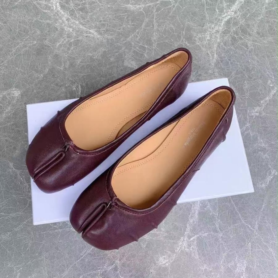Tabi leather ballet flats
