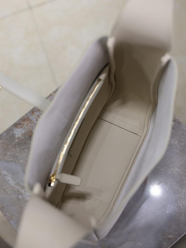 LE 5 À 7 SUPPLE SMALL IN GRAINED LEATHER