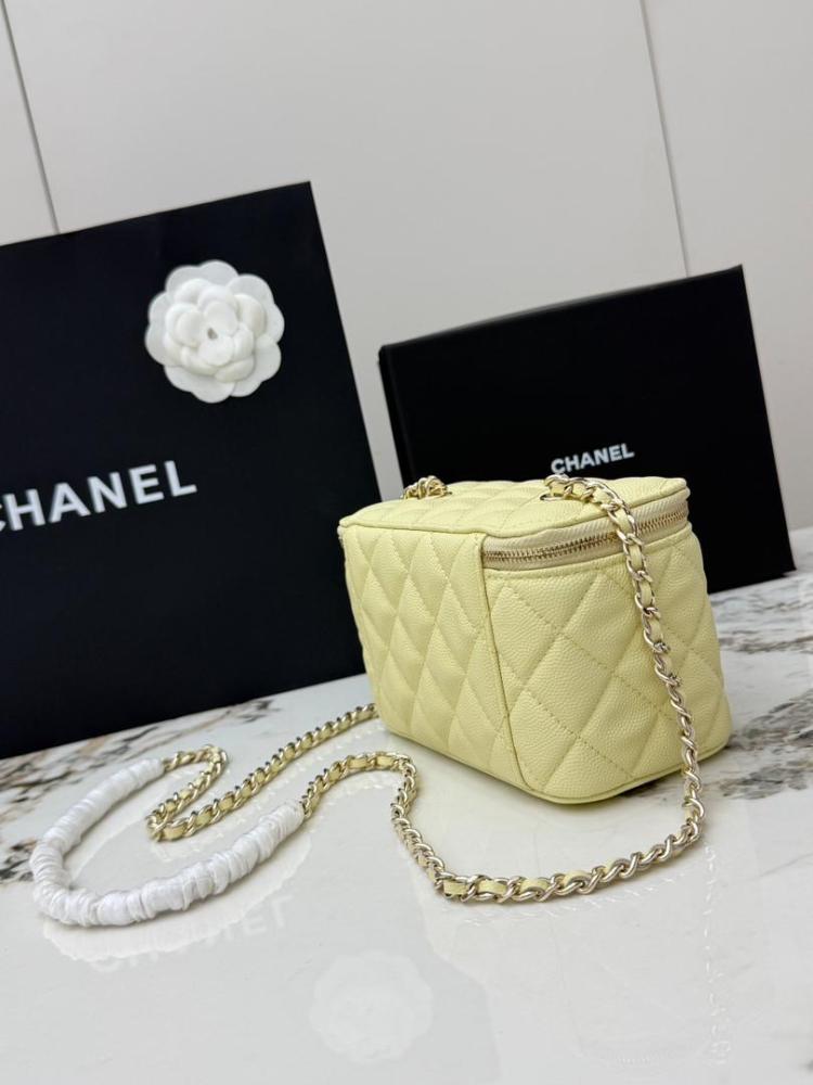Small Vanity Case with Chain
