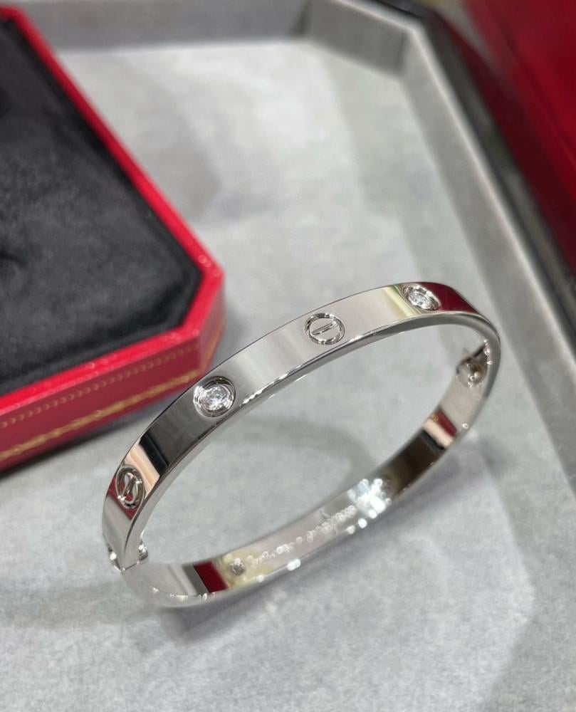 LOVE BRACELET, CLASSIC MODEL, 4 DIAMONDS