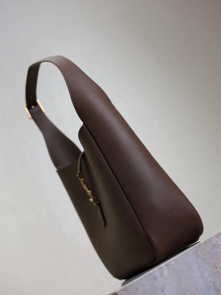LE 5 À 7 SUPPLE SMALL IN GRAINED LEATHER