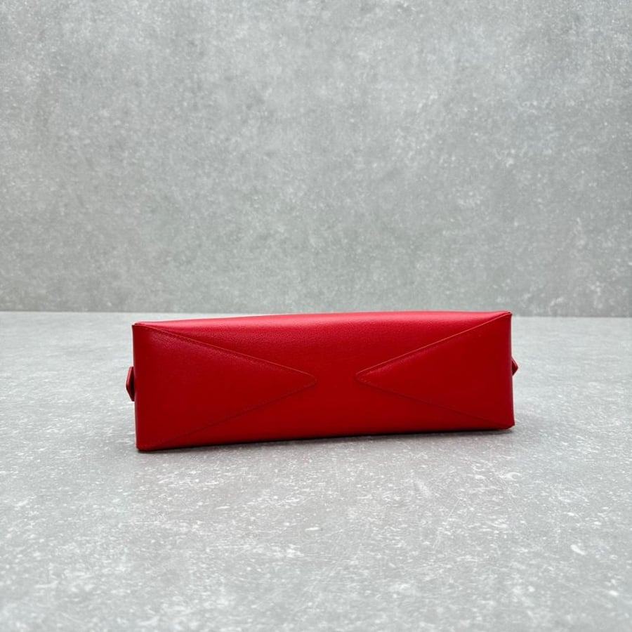ALAÏA LE TECKEL MEDIUM BAG IN GOATSKIN