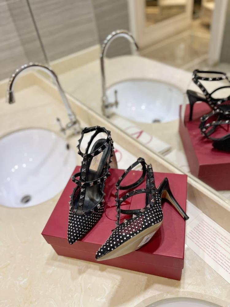 ROCKSTUD CAGED PUMP