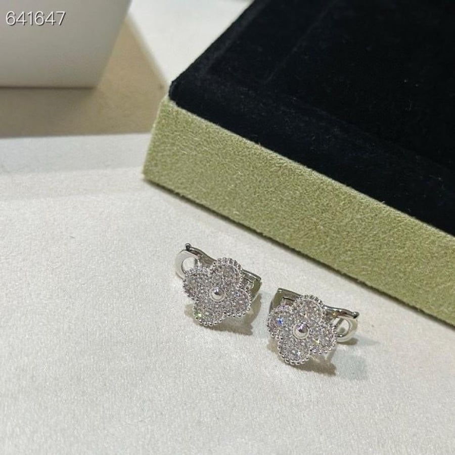 Magic Alhambra earrings