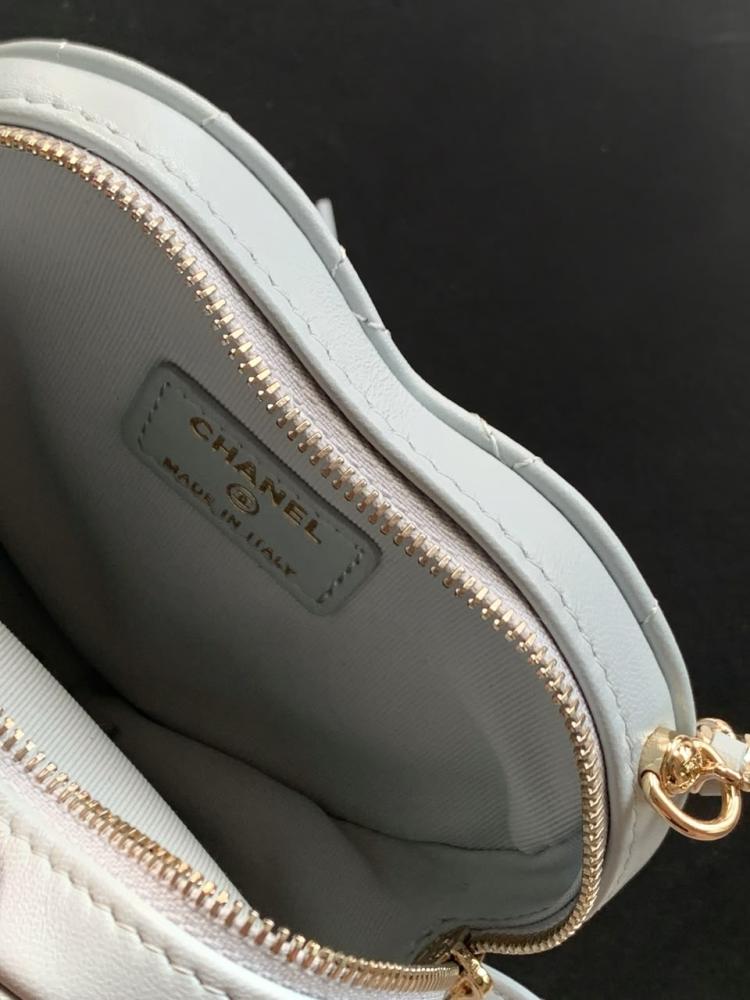 HEART CLUTCH WITH CHAIN