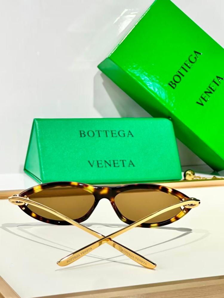 Knot Cat Eye Sunglasses