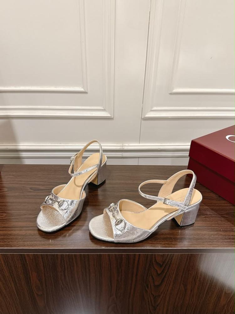 Women's mid-heel sandal with Horsebit