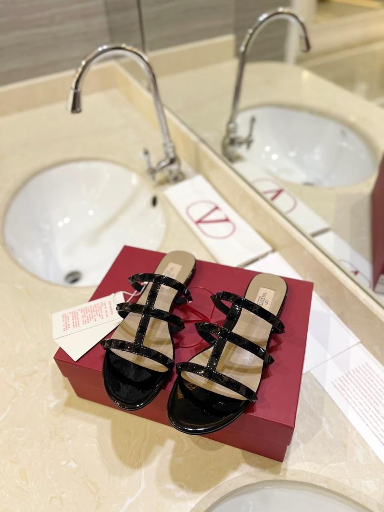 ROCKSTUD FLAT SLIDE SANDAL