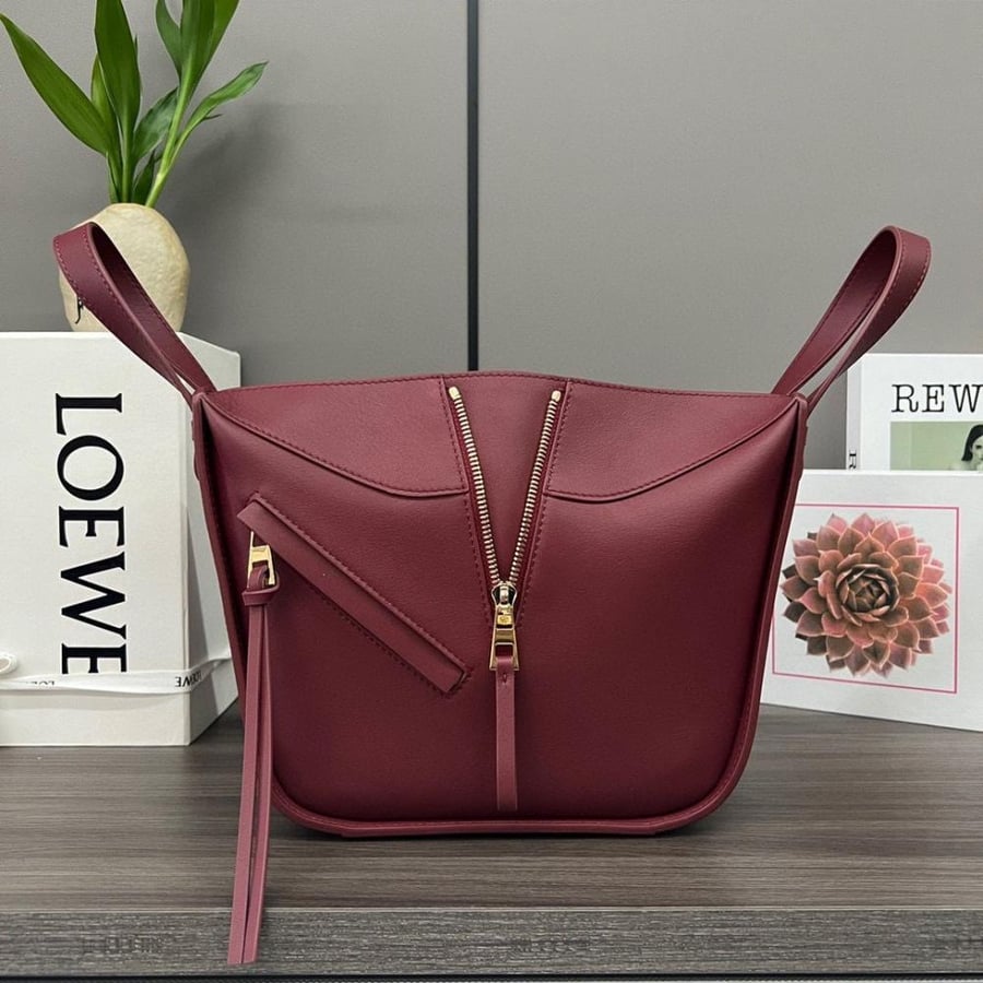 Compact Hammock bag in classic calfskin
