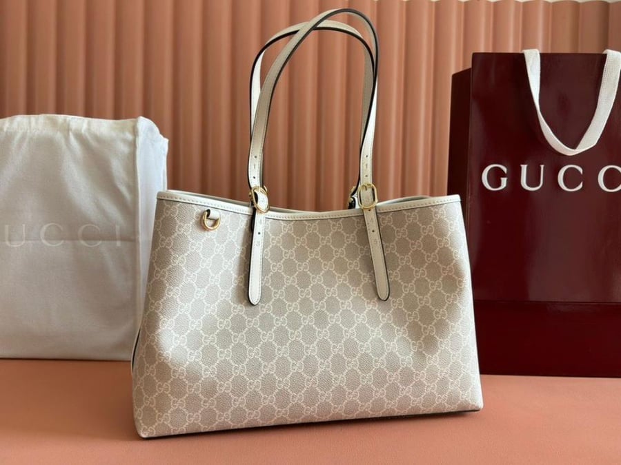 GG Emblem medium tote bag