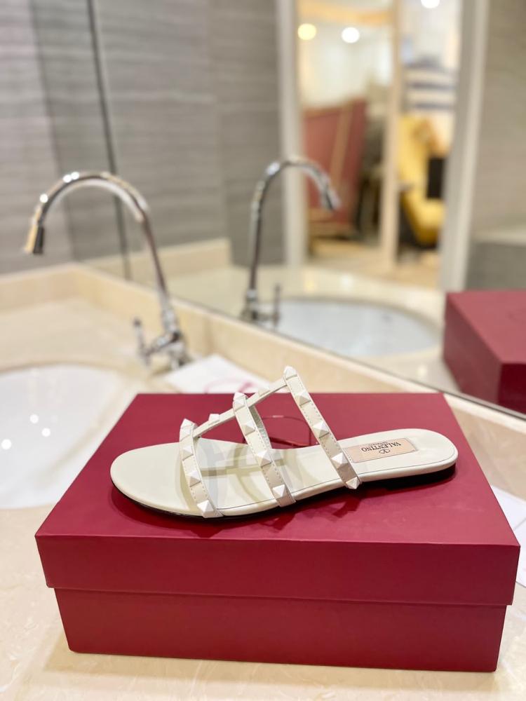 ROCKSTUD FLAT SLIDE SANDAL