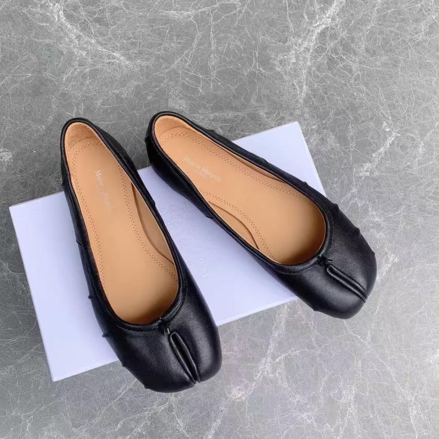 Tabi leather ballet flats