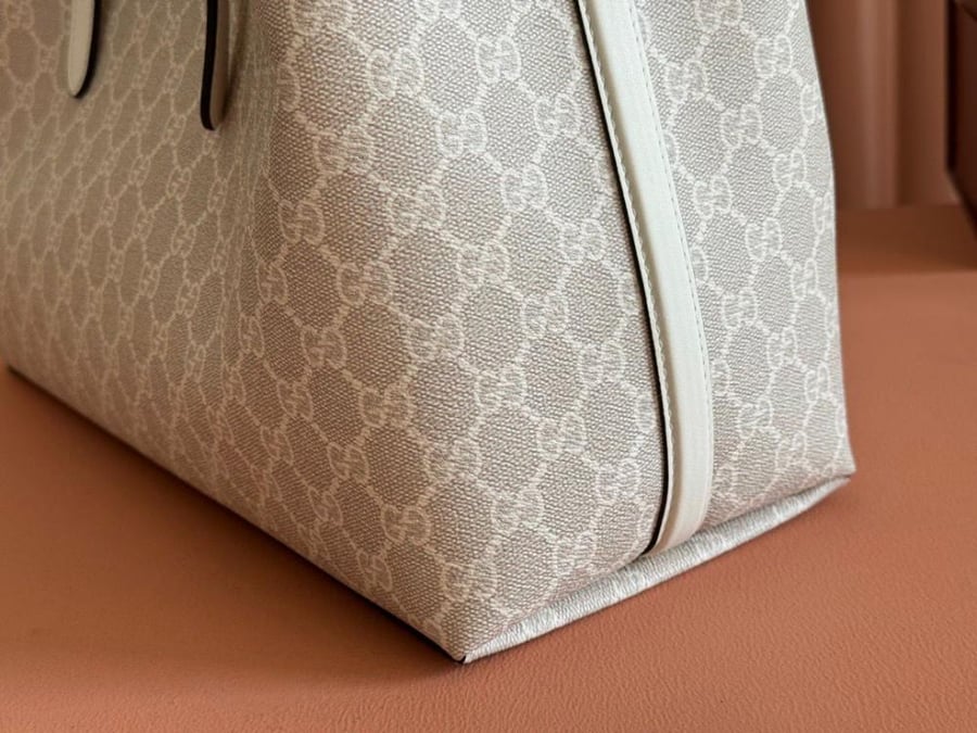 GG Emblem medium tote bag