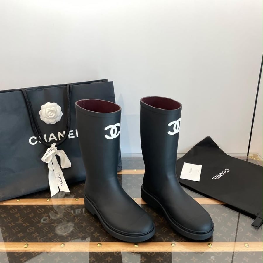 HIGH BOOTS