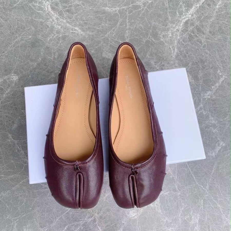 Tabi leather ballet flats