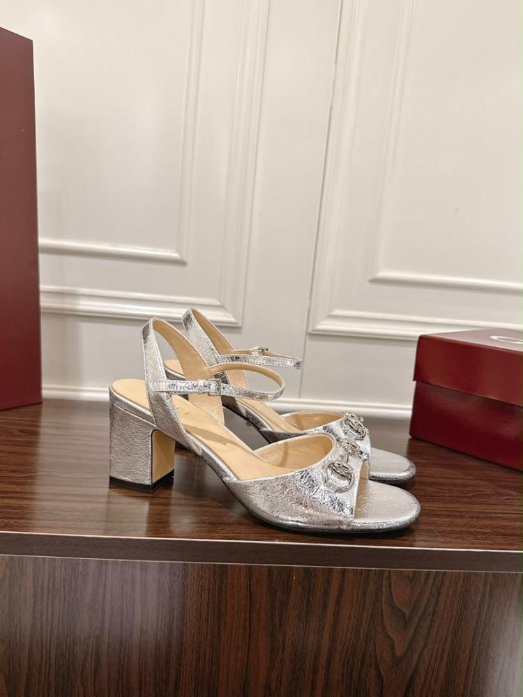 Women's mid-heel sandal with Horsebit