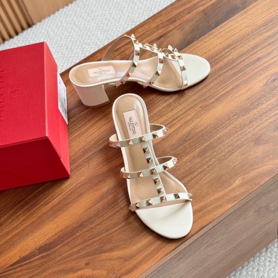 ROCKSTUD CALFSKIN LEATHER SLIDE SANDAL 60 MM