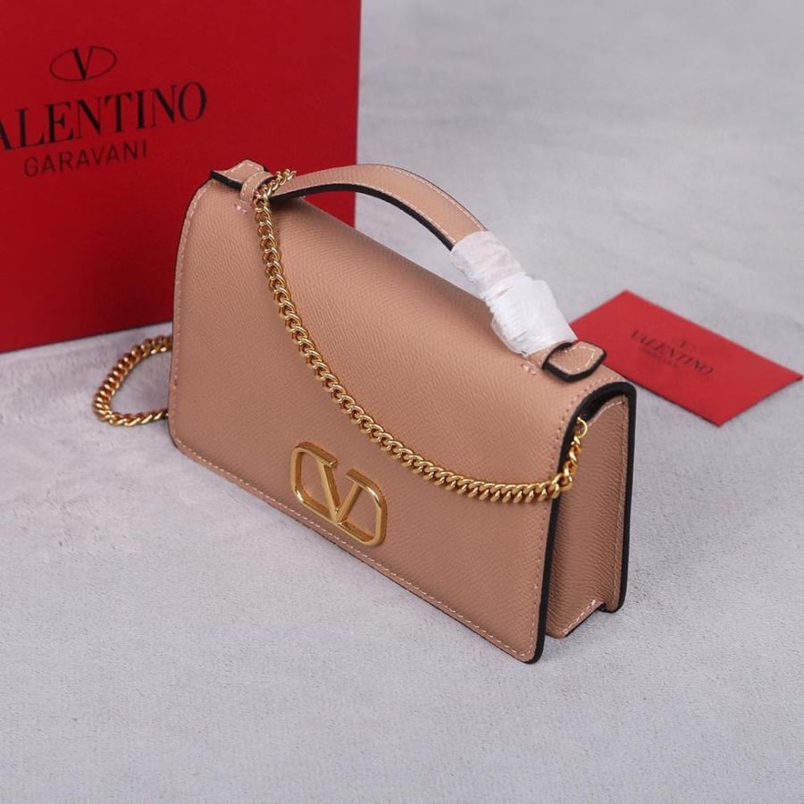 VLOGO SIGNATURE GRAINY CALFSKIN WALLET WITH CHAIN
