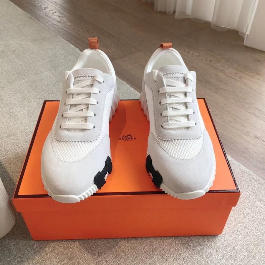 Bouncing Sneaker