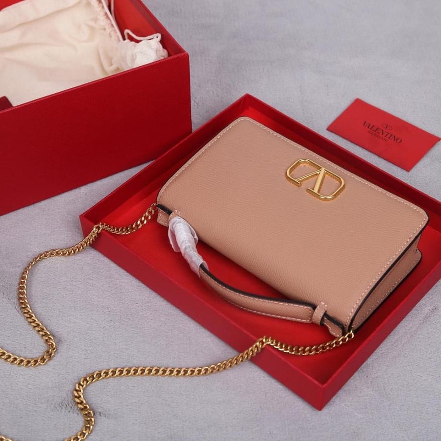 VLOGO SIGNATURE GRAINY CALFSKIN WALLET WITH CHAIN