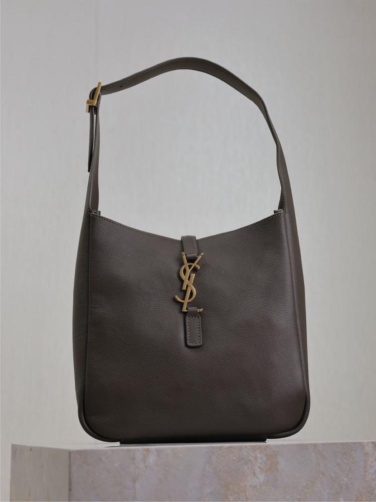 LE 5 À 7 SUPPLE SMALL IN GRAINED LEATHER