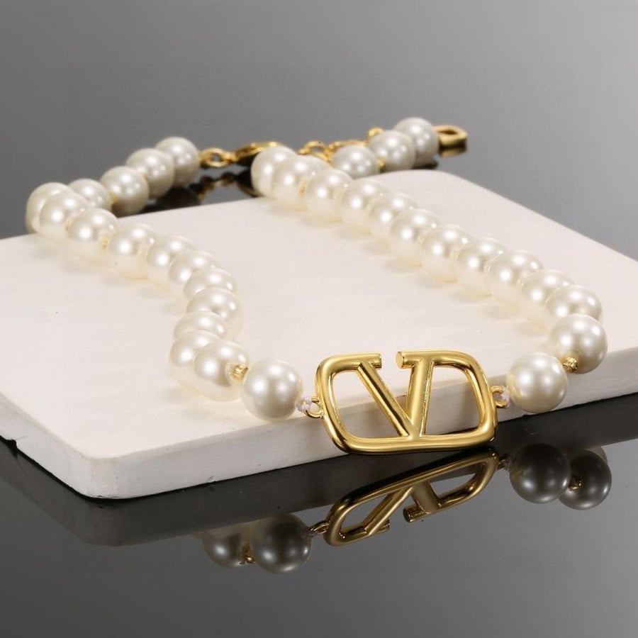 VLOGO SIGNATURE METAL NECKLACE WITH SWAROVSKI® PEARLS