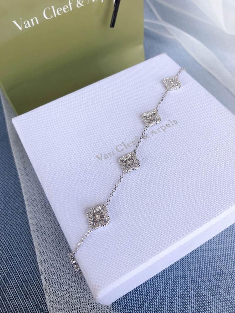 Vintage Alhambra bracelet, 6 motifs