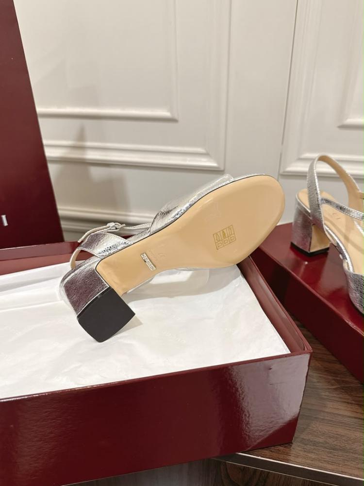 Women's mid-heel sandal with Horsebit