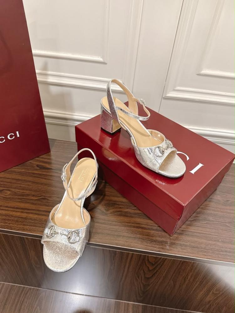 Women's mid-heel sandal with Horsebit