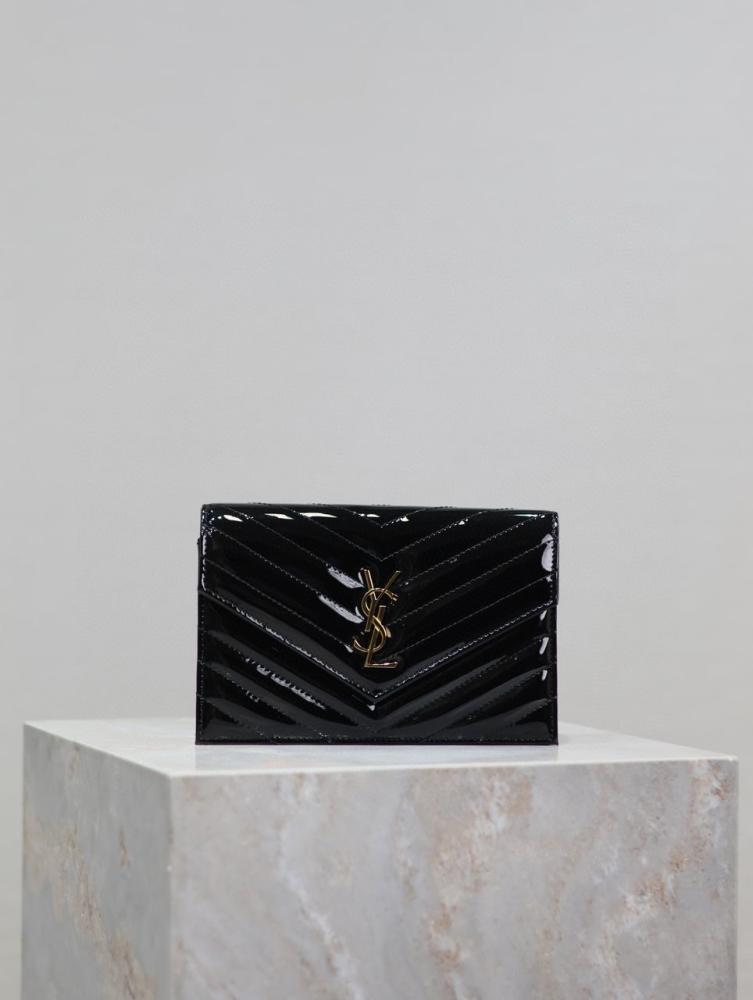 CASSANDRE ENVELOPE CHAIN WALLET IN PATENT LEATHER