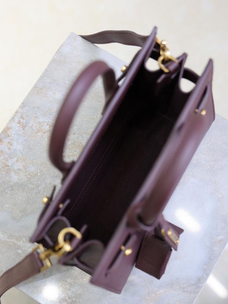 SAC DE JOUR NANO IN GRAINED LEATHER