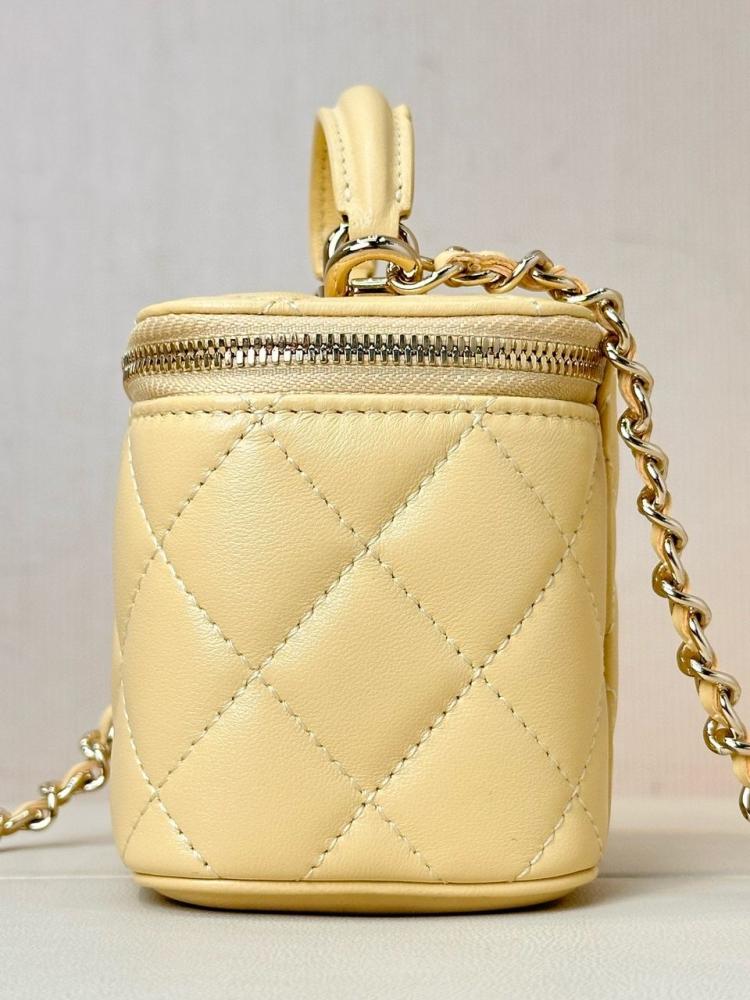 CLASSIC TOP HANDLE VANITY WITH CHAIN