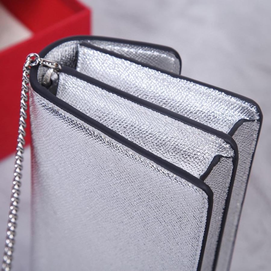 VLOGO SIGNATURE METALLIC GRAINY CALFSKIN WALLET WITH CHAIN