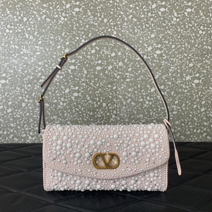 Valentino ديفاين