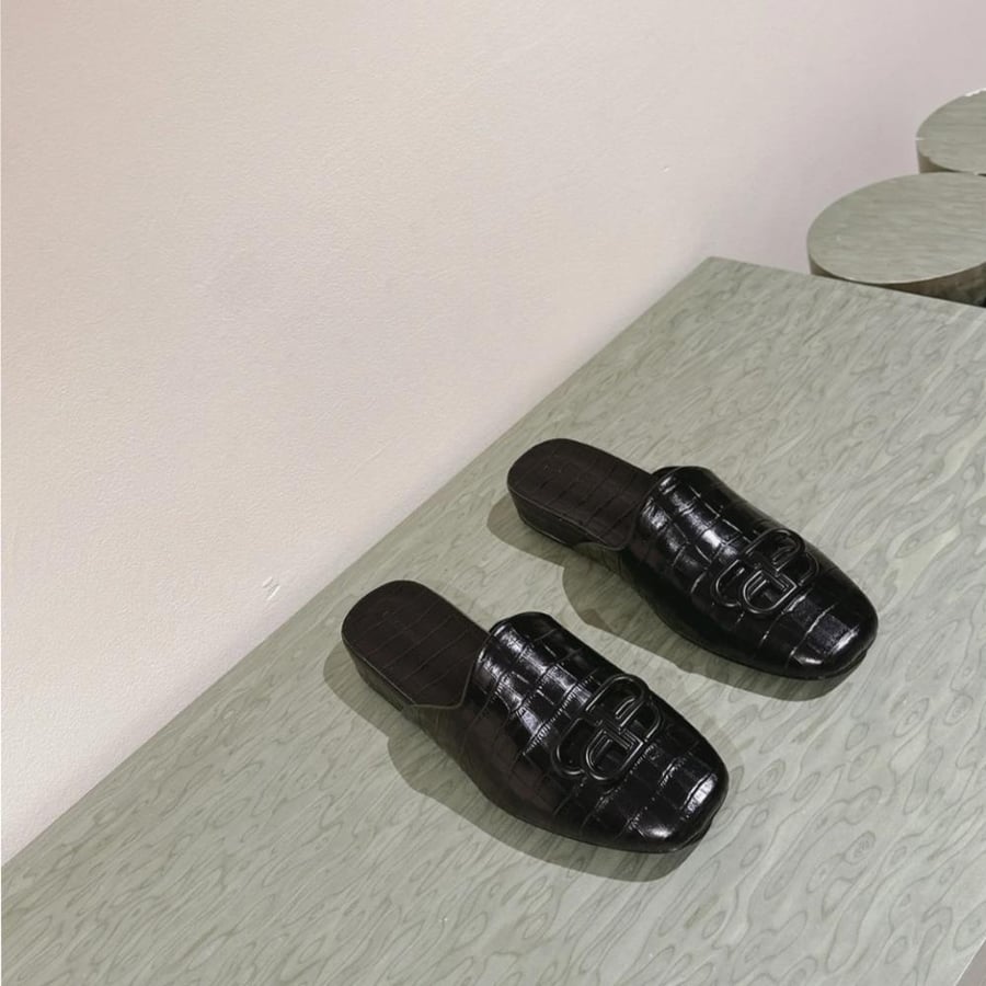 flat shoes