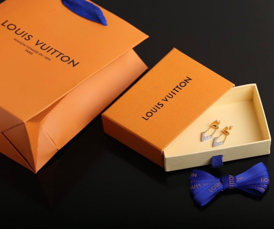 أقراط LV